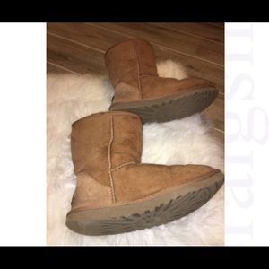 Chestnut short size 8 uggs🌟 ON SALE
